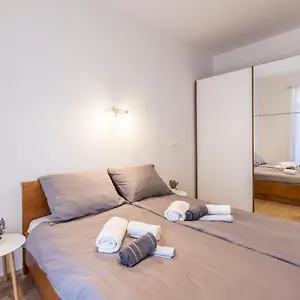 Ferula, 3 Bedroom Near Bacvice Apartment