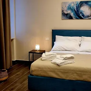 https://two-rooms-napoli.hotels-amalfi.com